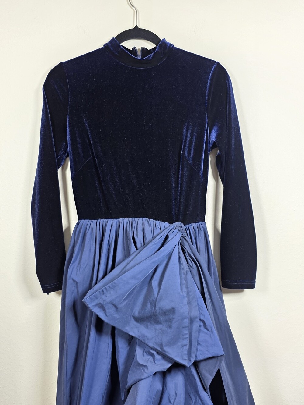 Marchesa Notte Velvet High Neckline Gown Size 4 MSRP $995 - Picture 5 of 14
